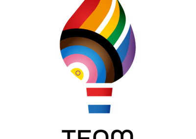 Vlamvormig logo met regenboogkleuren en de tekst TEAM NETHERLANDS